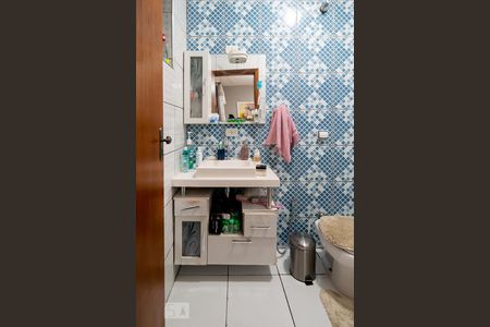 Casa à venda com 113m², 2 quartos e 2 vagasBanheiro Quarto 1 - Suíte