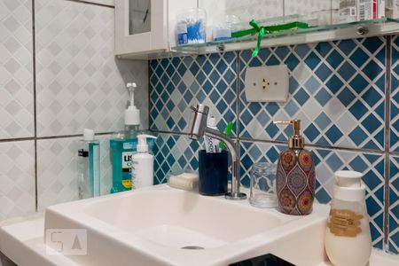 Casa à venda com 113m², 2 quartos e 2 vagasBanheiro Quarto 1 - Suíte