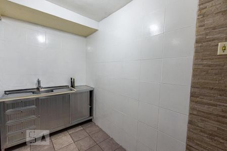 Casa para alugar com 200m², 3 quartos e sem vaga Casa para alugar com 200m², 3 quartos e sem vagaCozinha no térreo