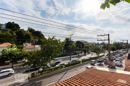 Casa para alugar com 200m², 3 quartos e sem vaga Casa para alugar com 200m², 3 quartos e sem vagaTerraço