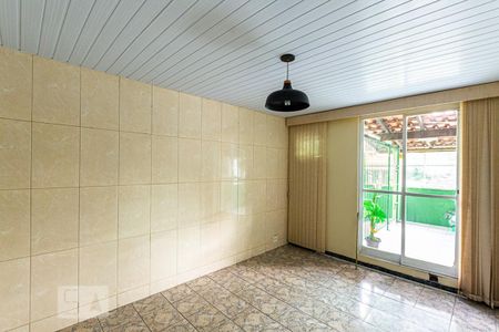 Casa para alugar com 200m², 3 quartos e sem vaga Casa para alugar com 200m², 3 quartos e sem vagaQuarto 2 no segundo andar