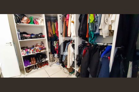 Apartamento para alugar com 45m², 2 quartos e 1 vaga Apartamento para alugar com 45m², 2 quartos e 1 vagaCloset do Quarto 2