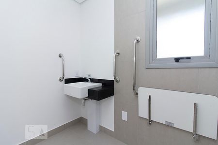 Detalhe banheiro de kitnet/studio à venda com 1 quarto, 37m² em Perdizes, São Paulo
