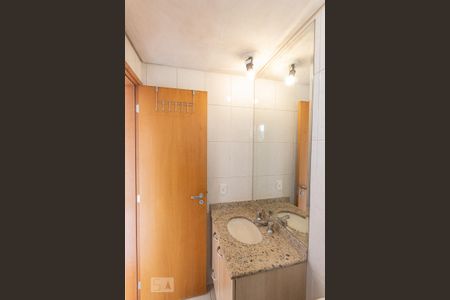 Apartamento para alugar com 67m², 2 quartos e 2 vagasBanheiro da Suite