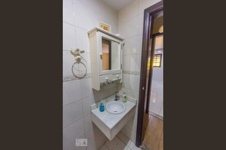 Casa à venda com 115m², 3 quartos e 2 vagasLavabo