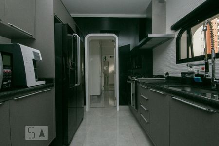 Apartamento à venda com 169m², 4 quartos e 3 vagas Apartamento à venda com 169m², 4 quartos e 3 vagasCozinha