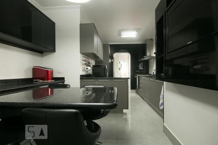 Apartamento à venda com 169m², 4 quartos e 3 vagas Apartamento à venda com 169m², 4 quartos e 3 vagasCozinha