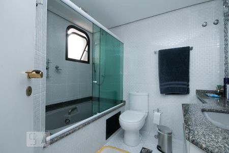 Apartamento à venda com 169m², 4 quartos e 3 vagas Apartamento à venda com 169m², 4 quartos e 3 vagasBanheiro Suite_2