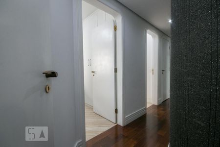 Apartamento à venda com 169m², 4 quartos e 3 vagas Apartamento à venda com 169m², 4 quartos e 3 vagasCorredor