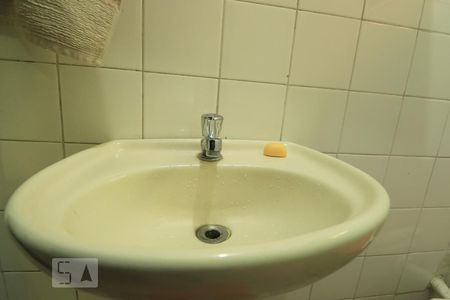 Casa à venda com 177m², 3 quartos e 2 vagasBanheiro de Serviço - Pia