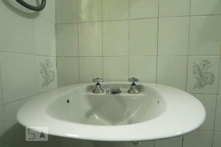 Casa à venda com 177m², 3 quartos e 2 vagasBanheiro da Suíte 2 - Torneira