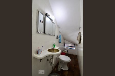 Casa à venda com 200m², 4 quartos e 2 vagas Casa à venda com 200m², 4 quartos e 2 vagasLavabo