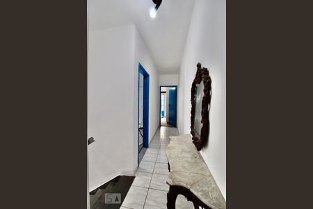 Casa à venda com 200m², 4 quartos e 2 vagas Casa à venda com 200m², 4 quartos e 2 vagasCorredor