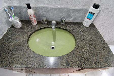 Casa à venda com 200m², 4 quartos e 2 vagas Casa à venda com 200m², 4 quartos e 2 vagasBanheiro 3 - Pia