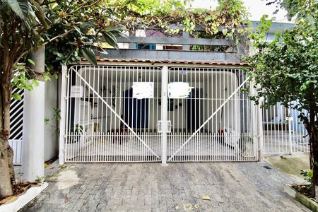 Casa à venda com 200m², 4 quartos e 2 vagas Casa à venda com 200m², 4 quartos e 2 vagasFachada