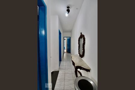 Casa à venda com 200m², 4 quartos e 2 vagas Casa à venda com 200m², 4 quartos e 2 vagasCorredor