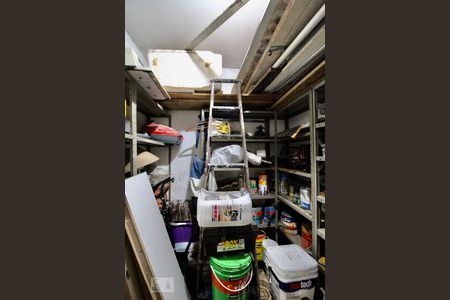 Casa à venda com 200m², 4 quartos e 2 vagas Casa à venda com 200m², 4 quartos e 2 vagasQuarto de Serviço