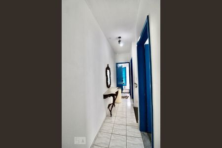 Casa à venda com 200m², 4 quartos e 2 vagas Casa à venda com 200m², 4 quartos e 2 vagasCorredor