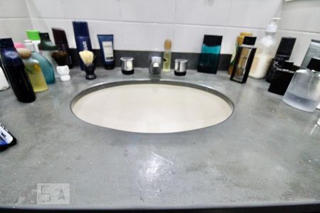 Casa à venda com 200m², 4 quartos e 2 vagas Casa à venda com 200m², 4 quartos e 2 vagasBanheiro da Suíte 1 - Pia