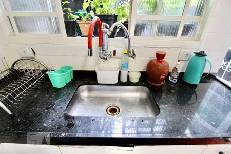 Casa à venda com 200m², 4 quartos e 2 vagas Casa à venda com 200m², 4 quartos e 2 vagasCozinha - Pia