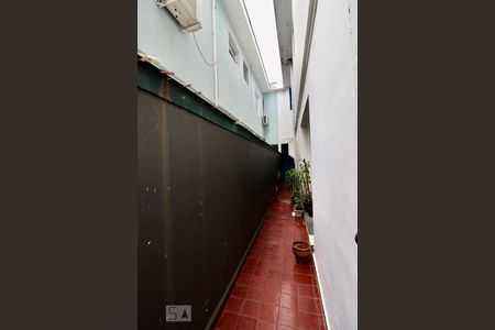 Casa à venda com 200m², 4 quartos e 2 vagas Casa à venda com 200m², 4 quartos e 2 vagasCorredor