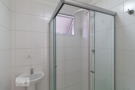 Banheiro de apartamento para alugar com 2 quartos, 52m² em São Pedro, Osasco