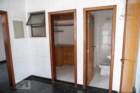 Apartamento à venda com 251m², 4 quartos e 2 vagasDespensa - Banheiro de Serviço 