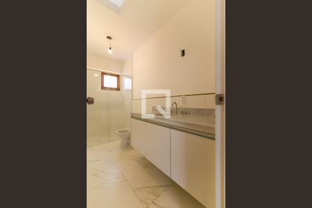 Casa para alugar com 185m², 3 quartos e 2 vagas Casa para alugar com 185m², 3 quartos e 2 vagasBanheiro da Suíte 1