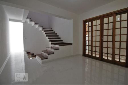 Casa para alugar com 185m², 3 quartos e 2 vagasCorredor