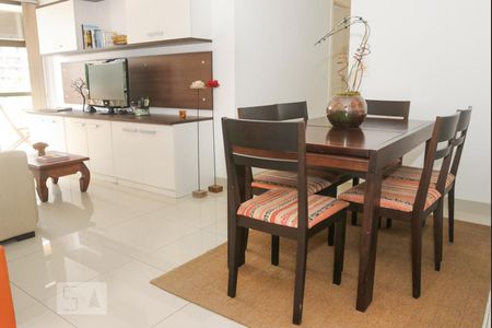 Sala de apartamento à venda com 2 quartos, 72m² em Barra da Tijuca, Rio de Janeiro