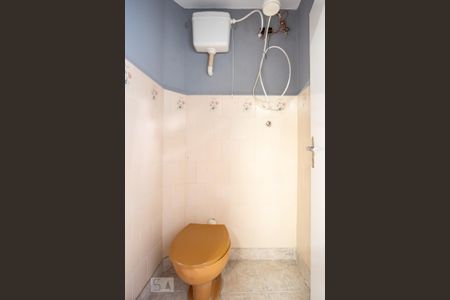 Casa à venda com 350m², 3 quartos e 2 vagas Casa à venda com 350m², 3 quartos e 2 vagasBanheiro de Serviço