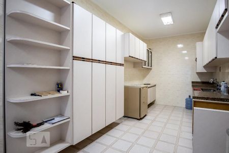 Casa à venda com 350m², 3 quartos e 2 vagas Casa à venda com 350m², 3 quartos e 2 vagasCozinha