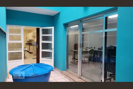 Casa à venda com 350m², 3 quartos e 2 vagas Casa à venda com 350m², 3 quartos e 2 vagasQuintal lateral