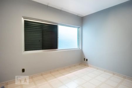 Casa à venda com 350m², 3 quartos e 2 vagas Casa à venda com 350m², 3 quartos e 2 vagasQuarto 2