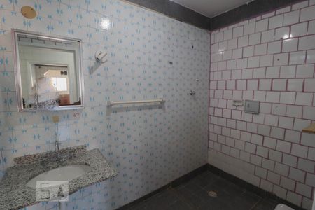 Casa para alugar com 120m², 2 quartos e 2 vagasBanheiro