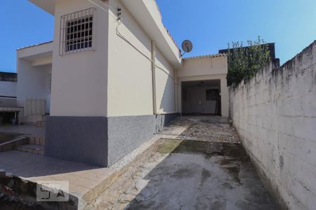 Casa para alugar com 120m², 2 quartos e 2 vagasFachada