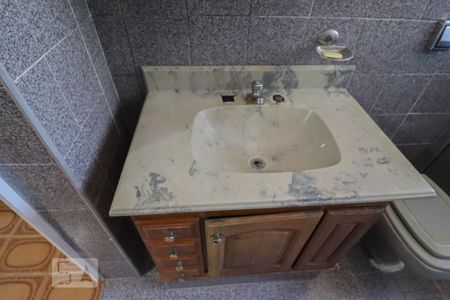 Casa para alugar com 120m², 2 quartos e 2 vagasBanheiro da Suíte