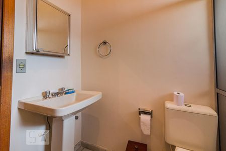 Casa à venda com 336m², 4 quartos e 2 vagas Casa à venda com 336m², 4 quartos e 2 vagasBanheiro