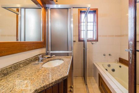 Casa à venda com 336m², 4 quartos e 2 vagas Casa à venda com 336m², 4 quartos e 2 vagasDetalhe do Banheiro da Suite