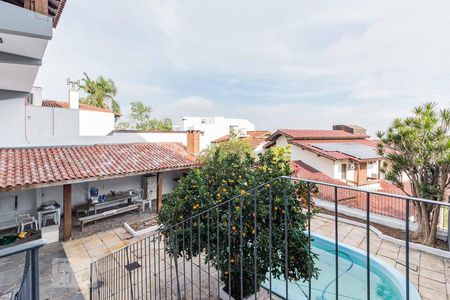 Casa à venda com 336m², 4 quartos e 2 vagas Casa à venda com 336m², 4 quartos e 2 vagasQuintal