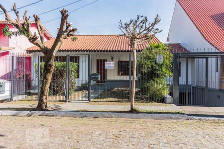 Casa à venda com 336m², 4 quartos e 2 vagas Casa à venda com 336m², 4 quartos e 2 vagasFachada