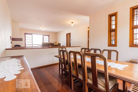 Casa à venda com 336m², 4 quartos e 2 vagas Casa à venda com 336m², 4 quartos e 2 vagasSala