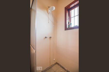 Casa à venda com 336m², 4 quartos e 2 vagas Casa à venda com 336m², 4 quartos e 2 vagasChuveiro