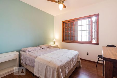 Casa à venda com 336m², 4 quartos e 2 vagas Casa à venda com 336m², 4 quartos e 2 vagasDormitório