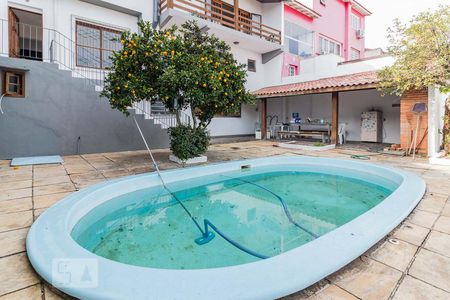 Casa à venda com 336m², 4 quartos e 2 vagas Casa à venda com 336m², 4 quartos e 2 vagasPiscina