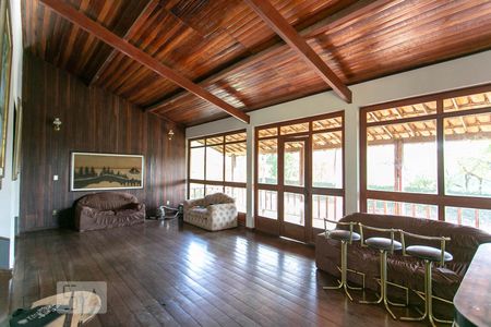 Sala de casa à venda com 4 quartos, 480m² em São Luiz, Belo Horizonte