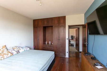 Casa à venda com 480m², 4 quartos e 12 vagasSuite