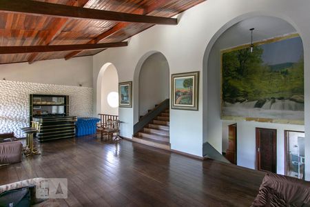 Sala de casa à venda com 4 quartos, 480m² em São Luiz, Belo Horizonte