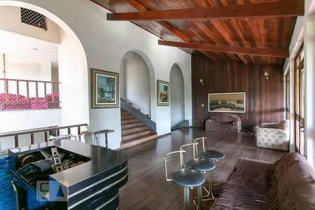 Sala de casa à venda com 4 quartos, 480m² em São Luiz, Belo Horizonte