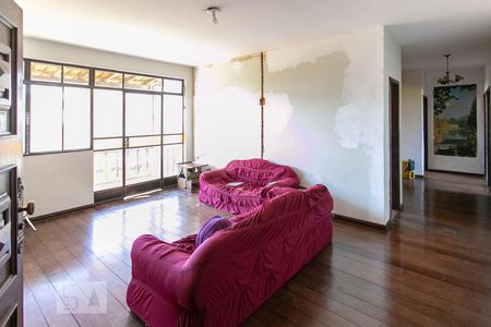 Sala 2 de casa à venda com 4 quartos, 480m² em São Luiz, Belo Horizonte